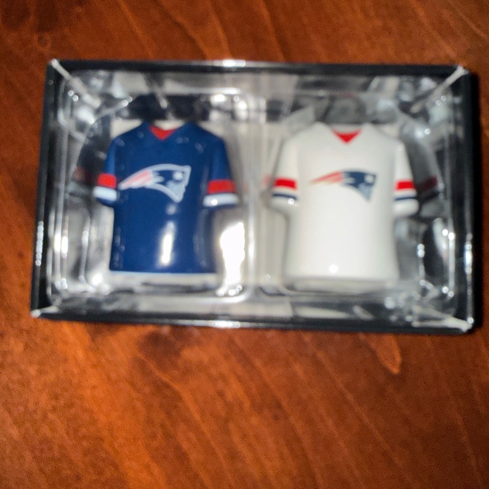 GamedayNew England Patriots Salt and Pepper Shakers
New in box